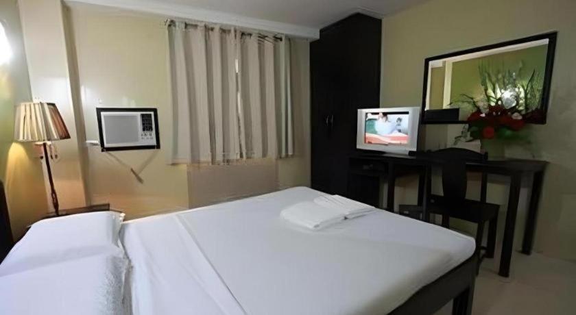 แซมปากิตา สวีท พลาซา การ์เซีย Hotel Cebu ภายนอก รูปภาพ